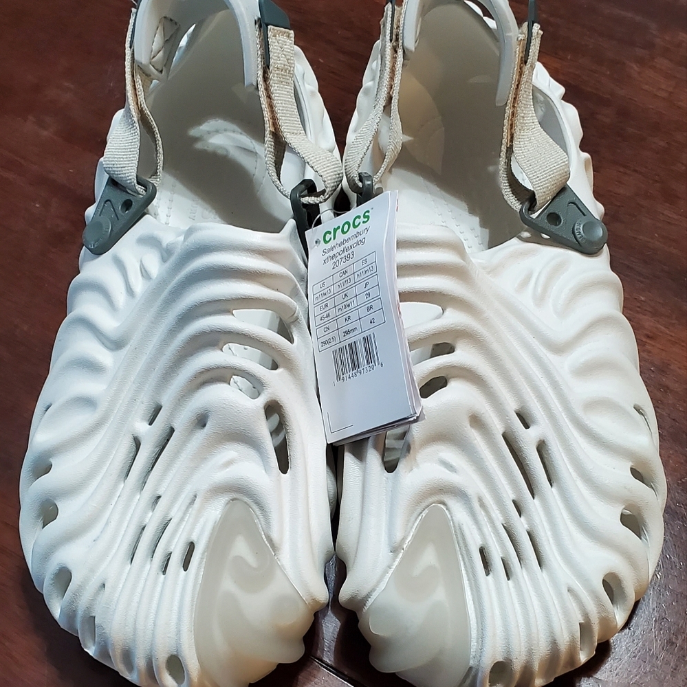 Brand new crocs